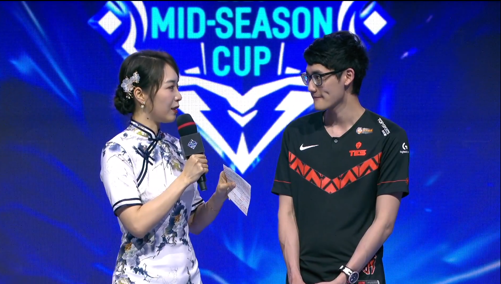 壹号-包含Karsa重返赛场，比赛规则变更首场状态出色，FPX观众沸腾！观众掌声雷动的词条