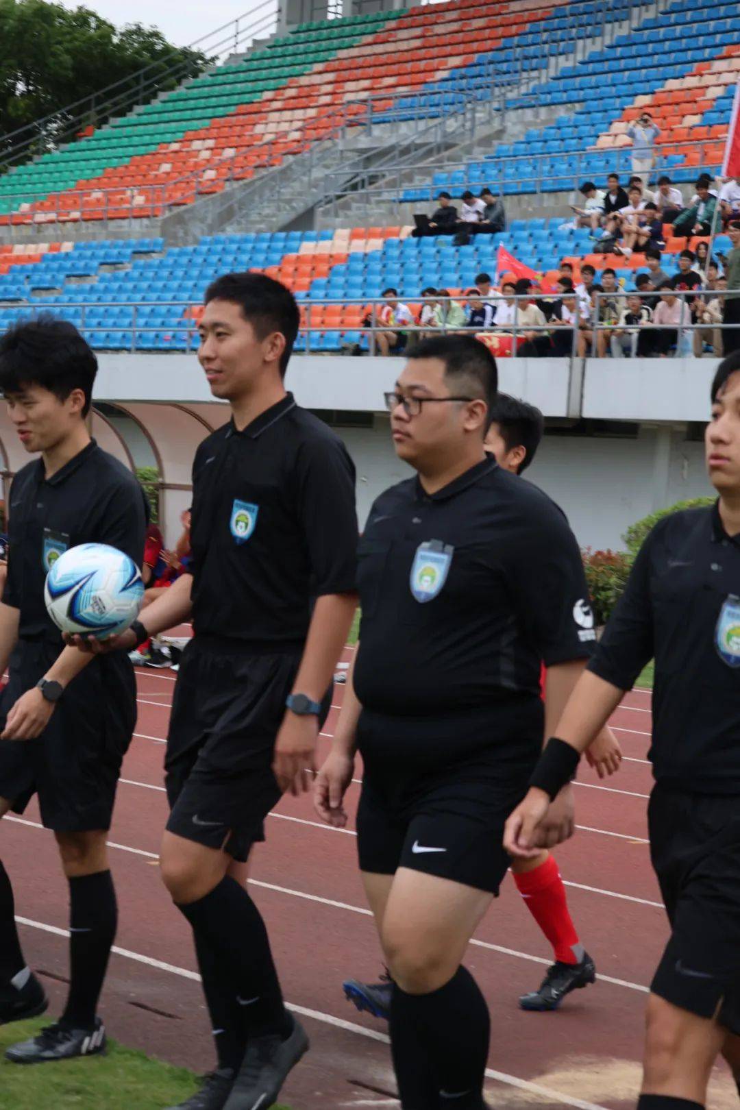 壹号-关于今夜体能课后，浙江队队长鼓劲备战法联杯，赛场秩序良好，赛程密集仍需轮换的信息