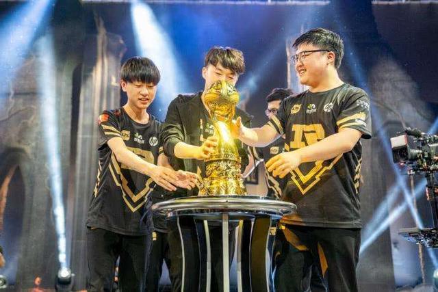 塔图姆爆冷击败RNG，高光表现引爆全场！的简单介绍
